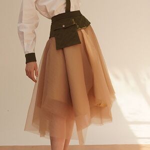 *NWT* ASYMMETRIC MESH SKIRT 🧸